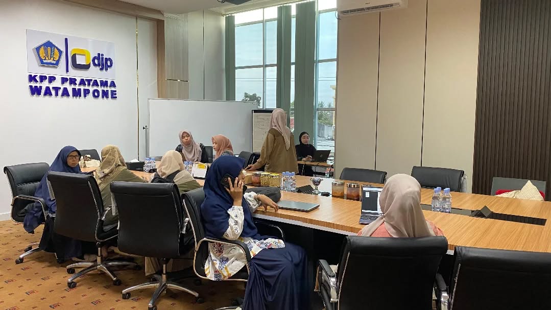 FEBI IAIN Bone Students Become Tax Volunteers at KPP Pratama Watampone