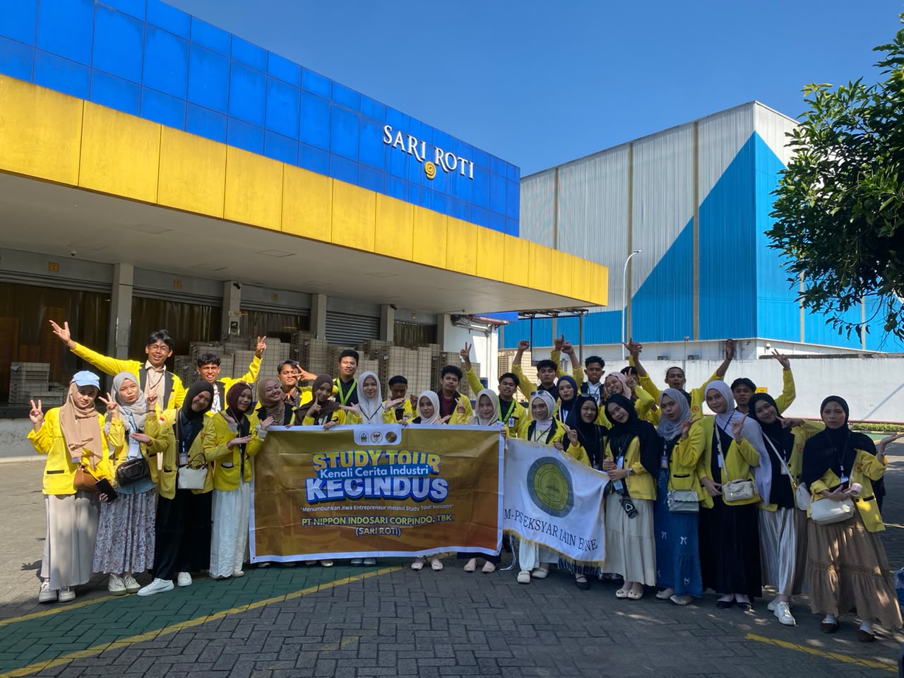 IAIN Bone Islamic Economics Students Explore Entrepreneurship and Production Process at PT Nippon Indosari Corpindo Tbk