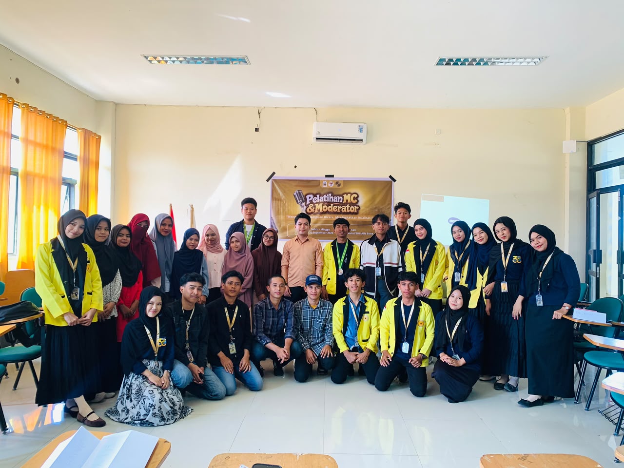 Tingkatkan Keterampilan Komunikasi Mahasiswa, HMPS Ekonomi Syariah IAIN Bone Gelar Pelatihan MC dan Moderator